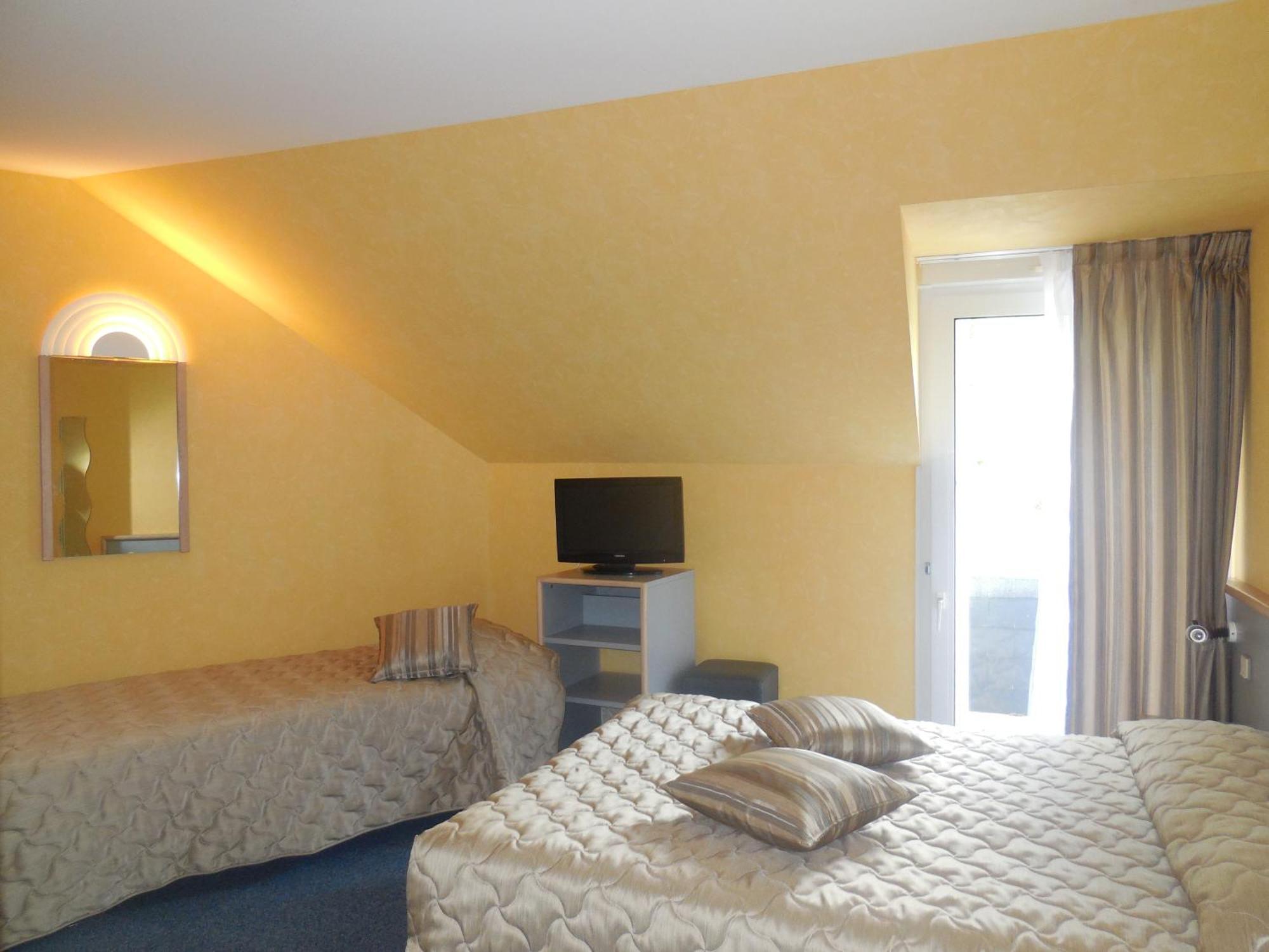 Au Relais De L'Oust Hotel Lanouée Room photo